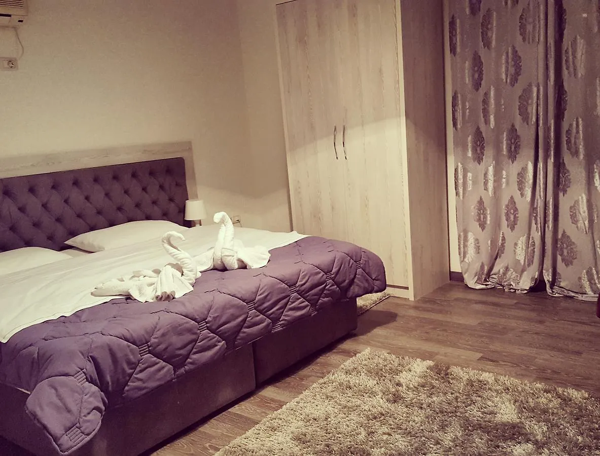 Hotel Livia Tirana 3*,