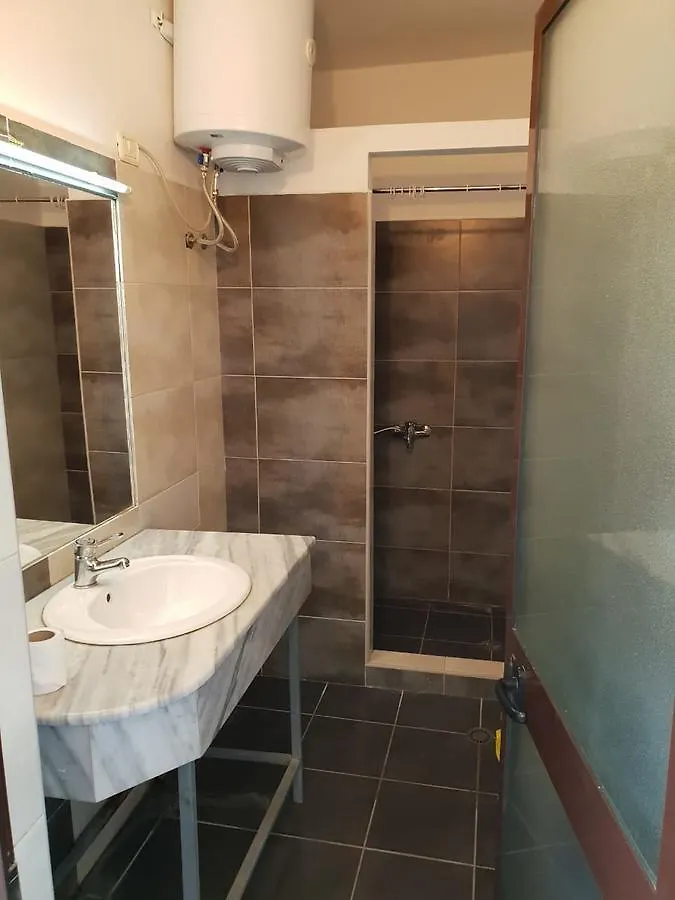 Hotel Livia Tirana 3*,
