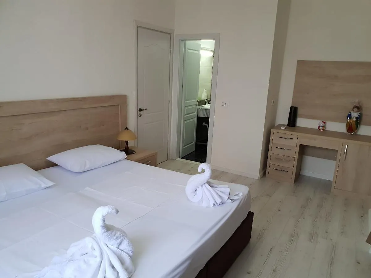 Hotel Livia Tirana 3*,